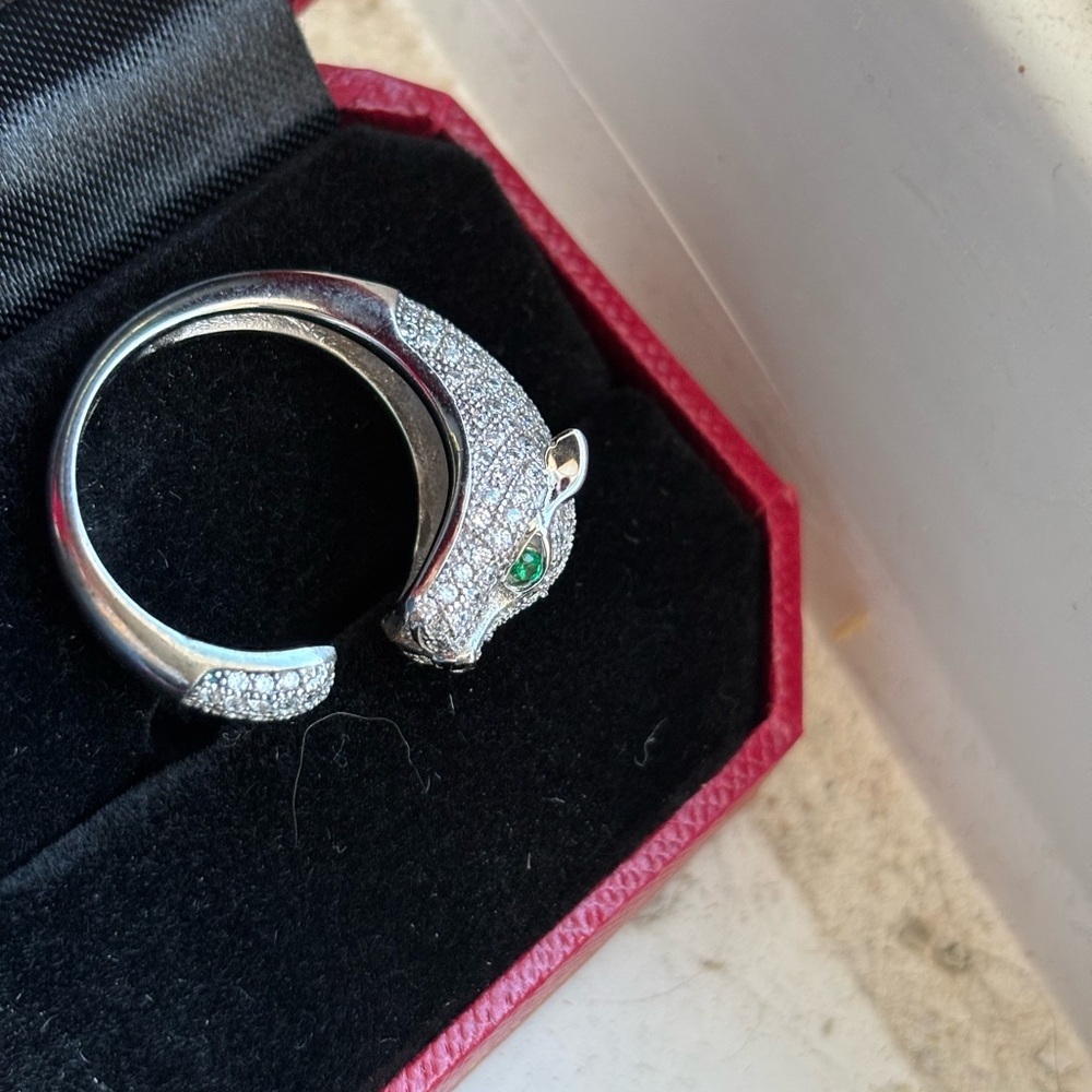 18k Cartier white gold Panther Ring with Green Eyes - 8 - Picture 4 of 9